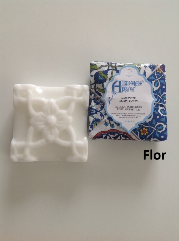 Azulejo português flor branco embalado em papel
