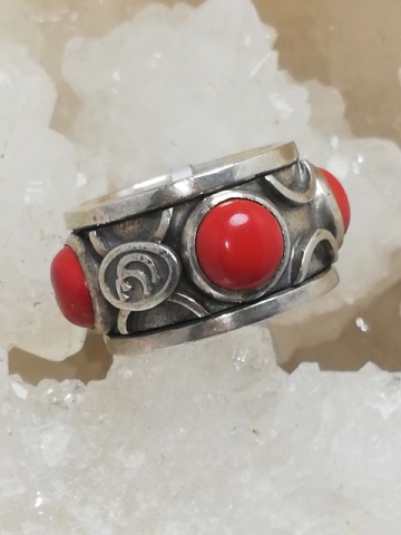 Anel em prata 925,  pedra natural -raiz de coral vermelho